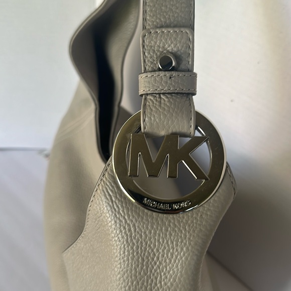 Michael Kors Fulton Large Pearl Grey Leather Hobo Bag - Picture 13 of 16